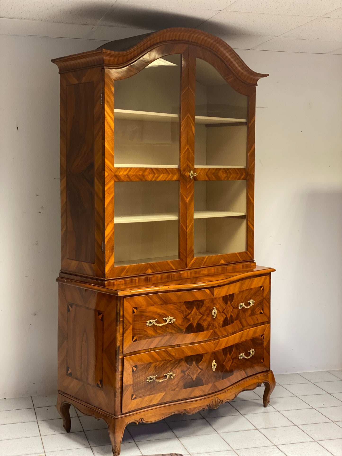Louis XV shaped chest of drawers with riser. Emilia 700