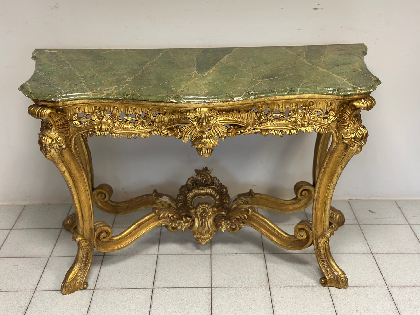 Consolle in legno intagliato e dorato .Napoli XVIII secolo