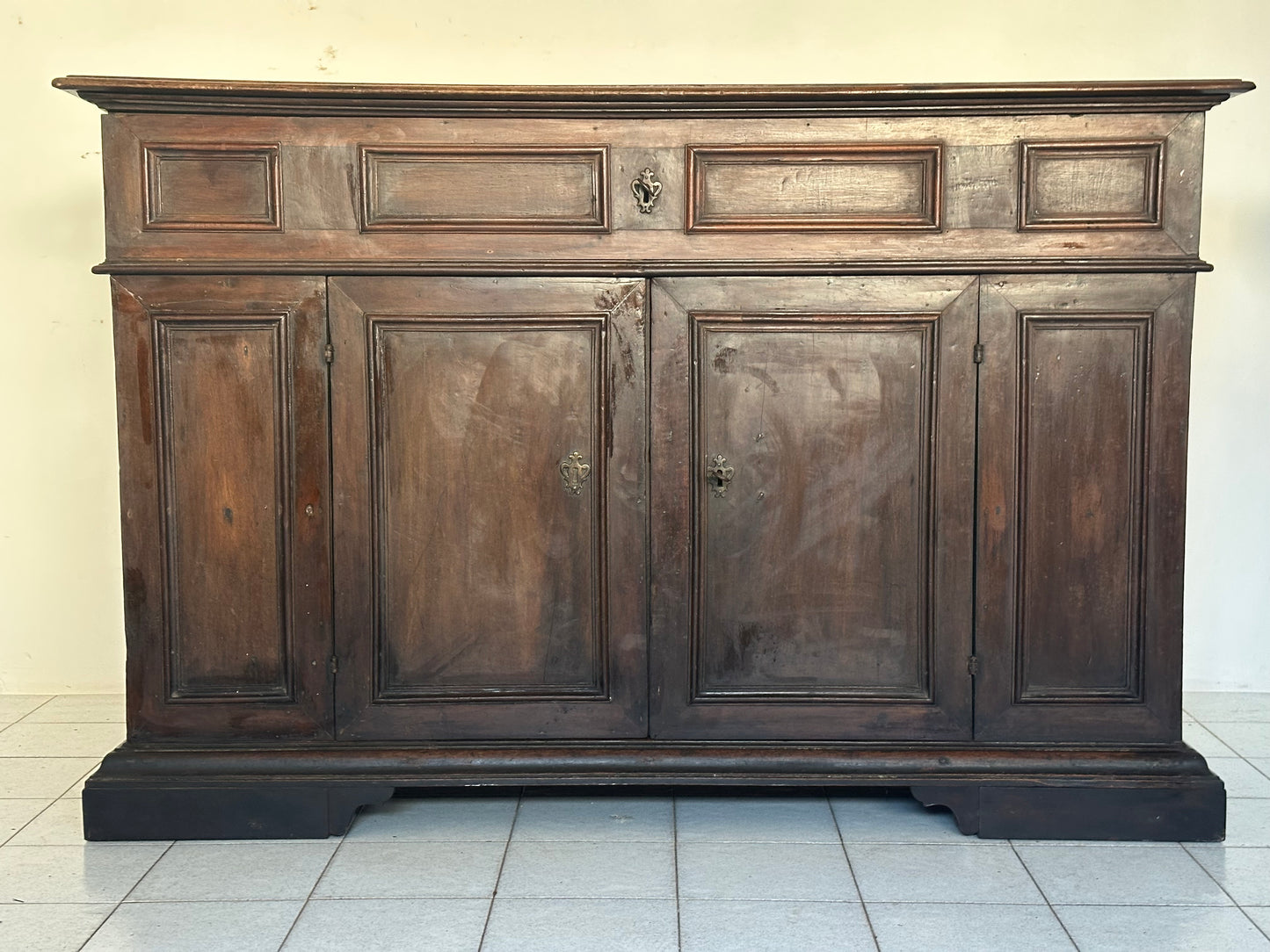 Credenza Emilia in noce fine 600
