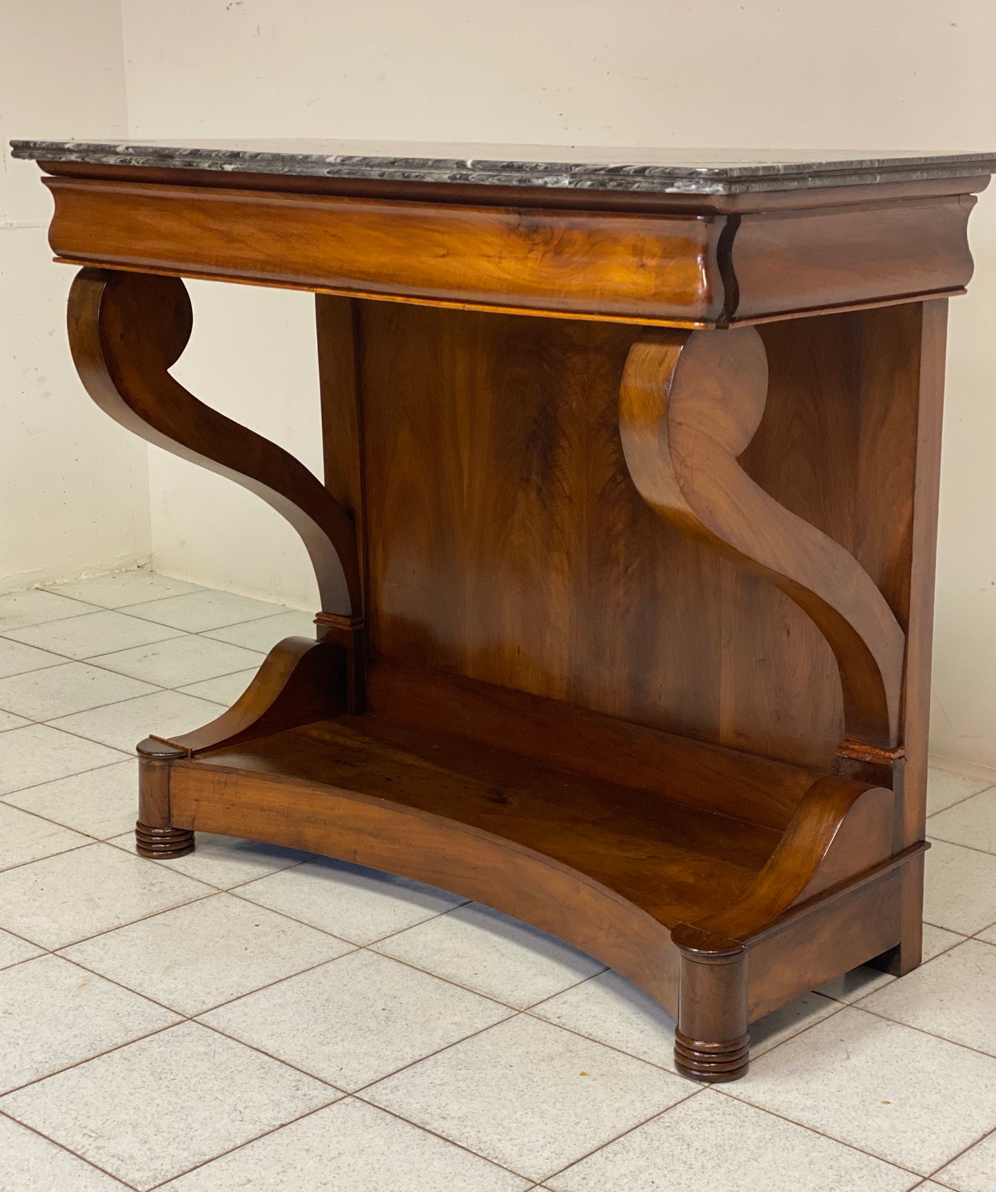 Consolle Carlo X in noce . XIX secolo restaurata