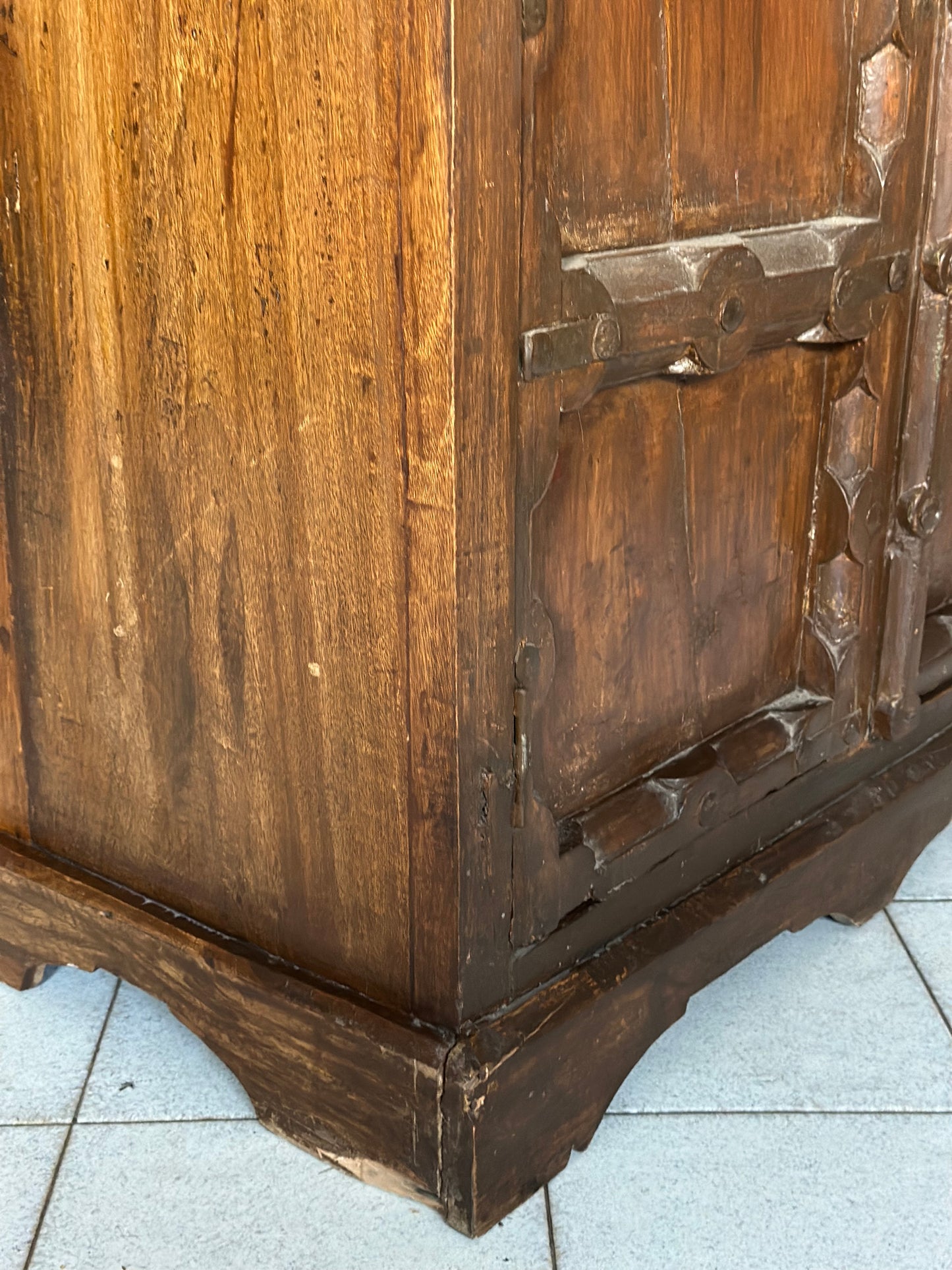 Armadio due ante in legno di teak manifattura orientale fine 700