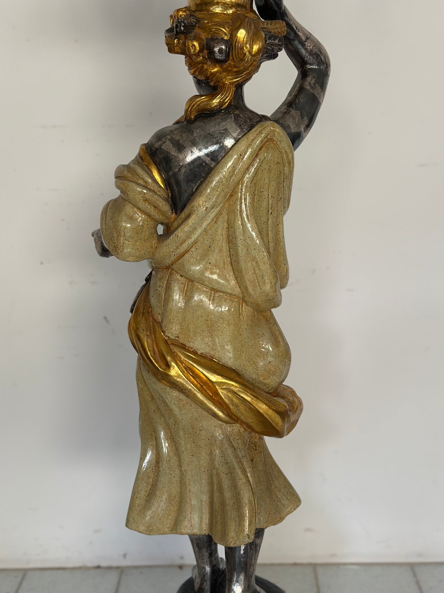 Lampada da terra. Moro di Venezia legno scolpito laccato dorato XX secolo