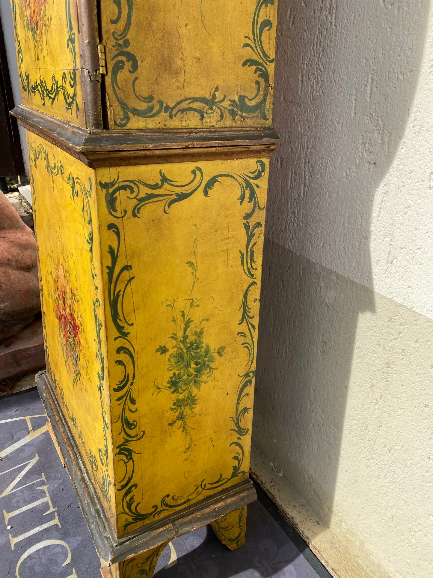 Orologio a pendolo laccato dipinto . Venezia primi 800