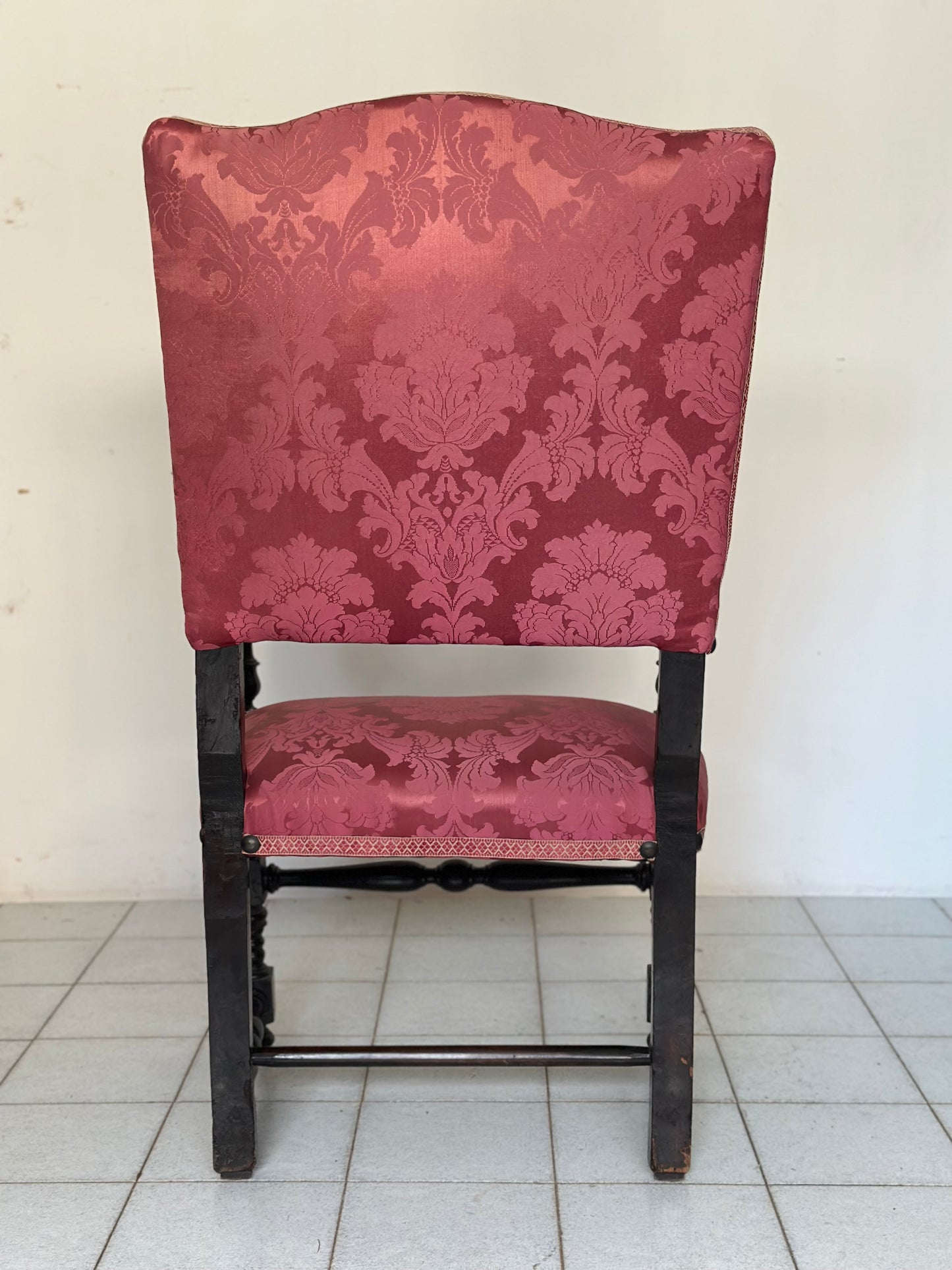Trono seggiolone in noce . Bologna XVIII secolo