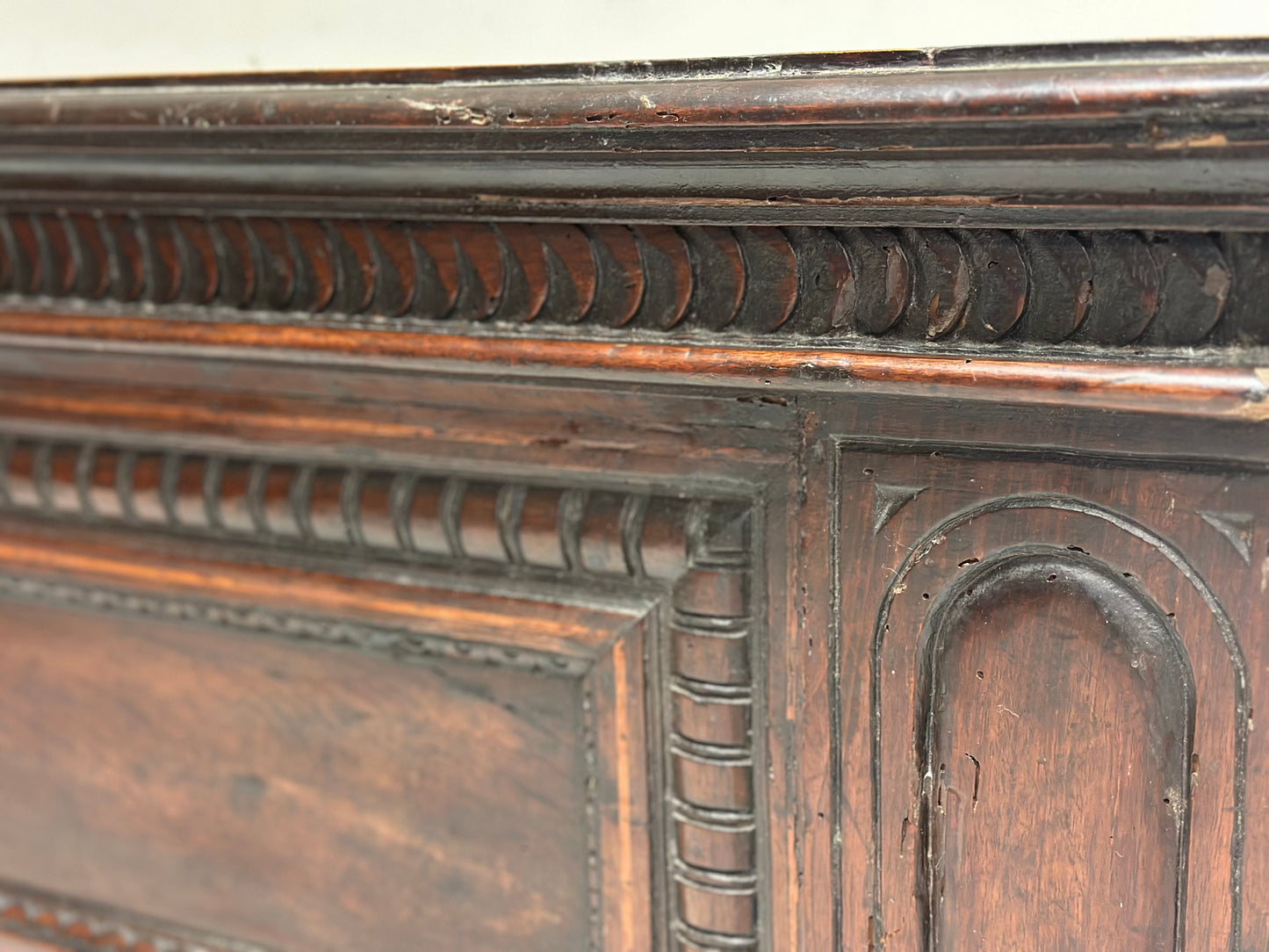 Cassapanca in noce. Emilia Toscana Luigi XIV Epoca 600