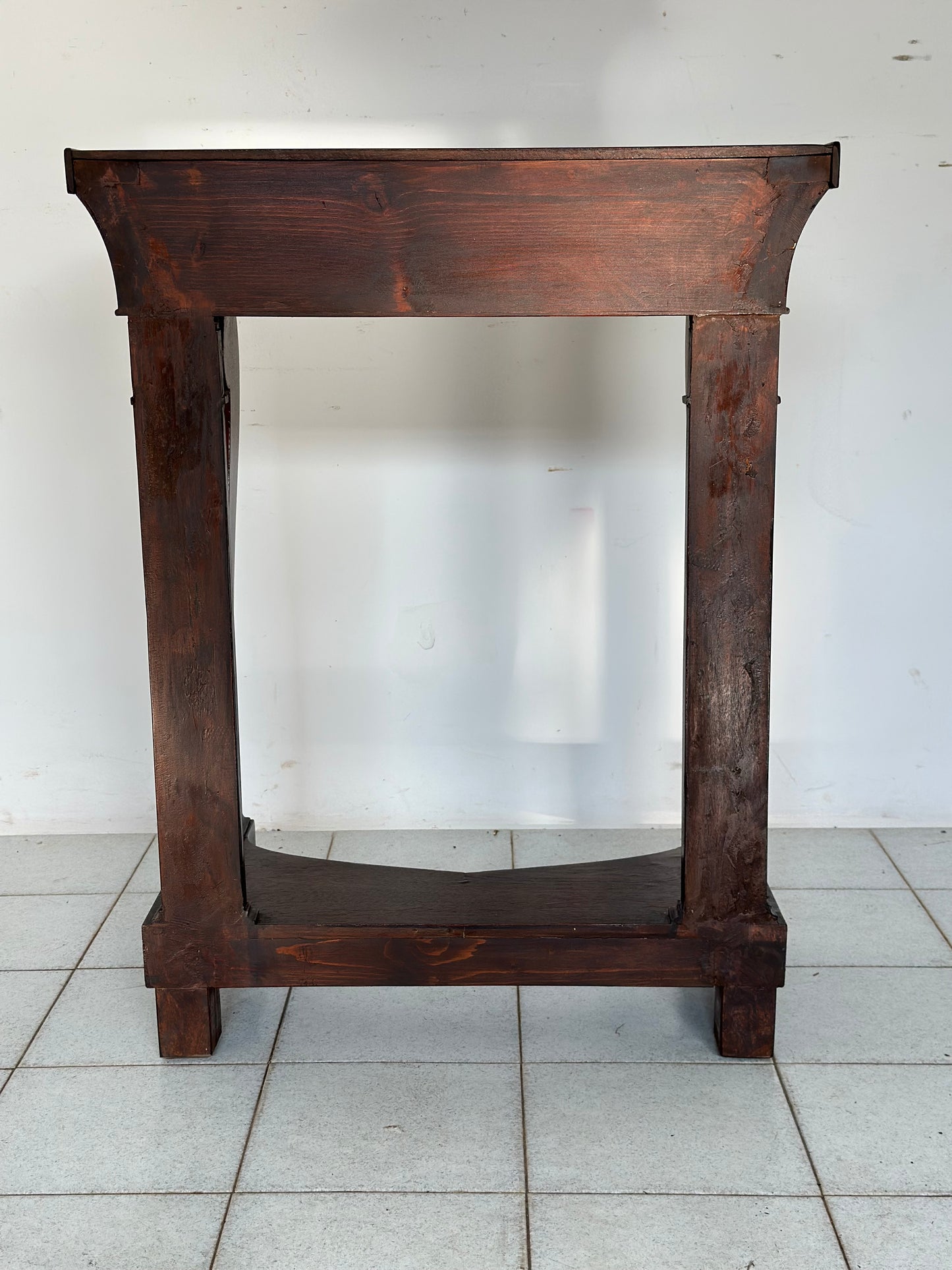 Piccola Consolle impero in mogano con fregi in bronzo dorato . Primi 800 restaurata