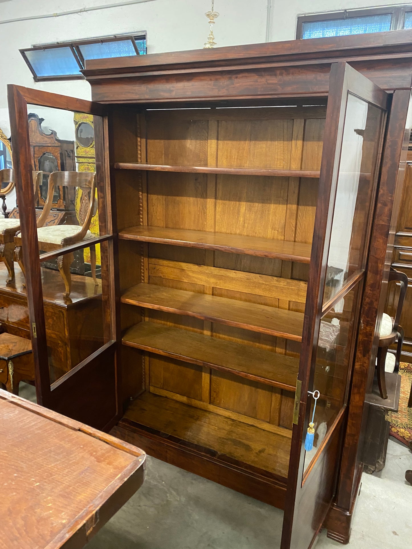 Libreria Carlo X restaurata . Genova meta 800