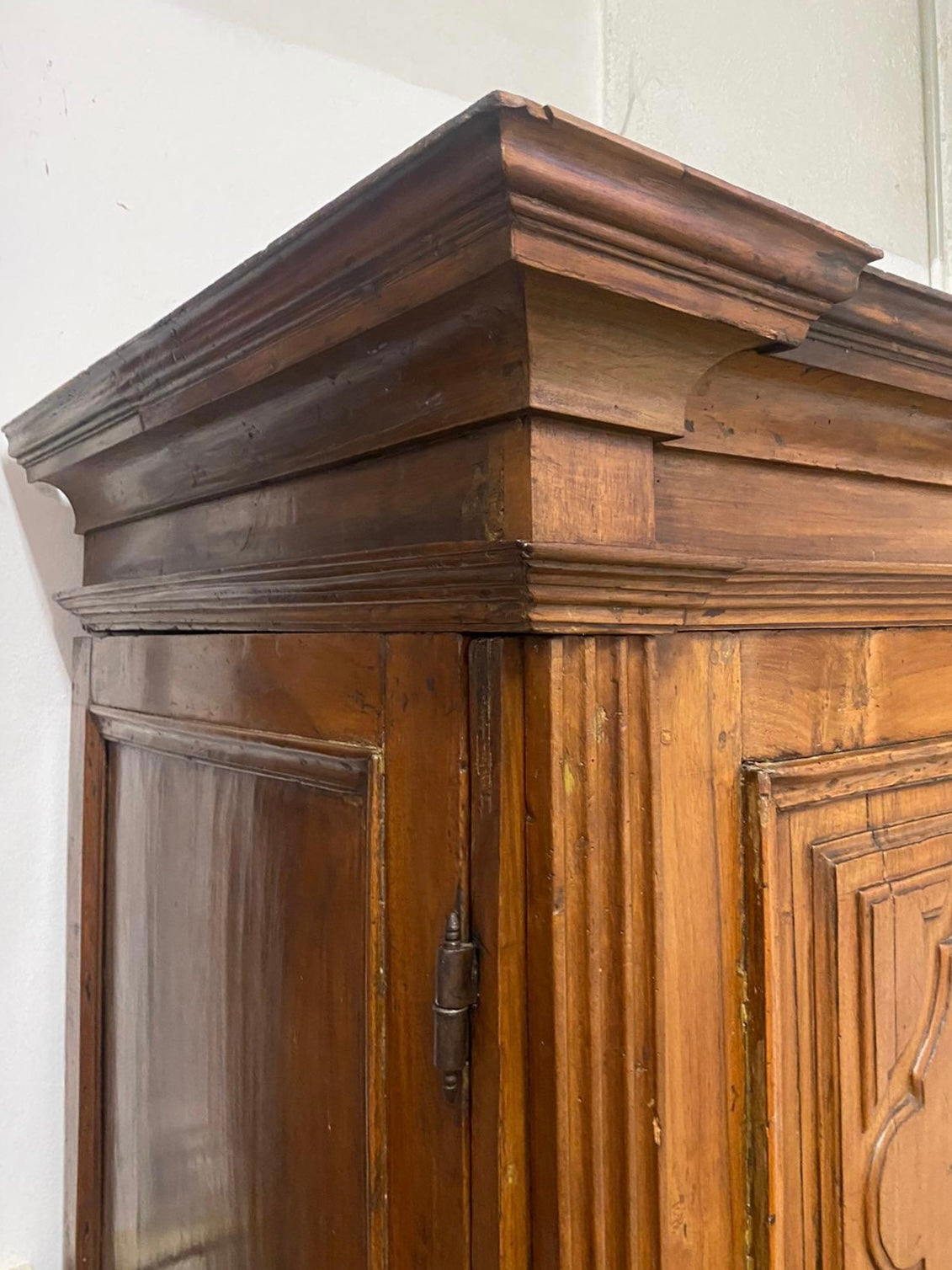 Carved walnut wardrobe. Genoa Louis XIV