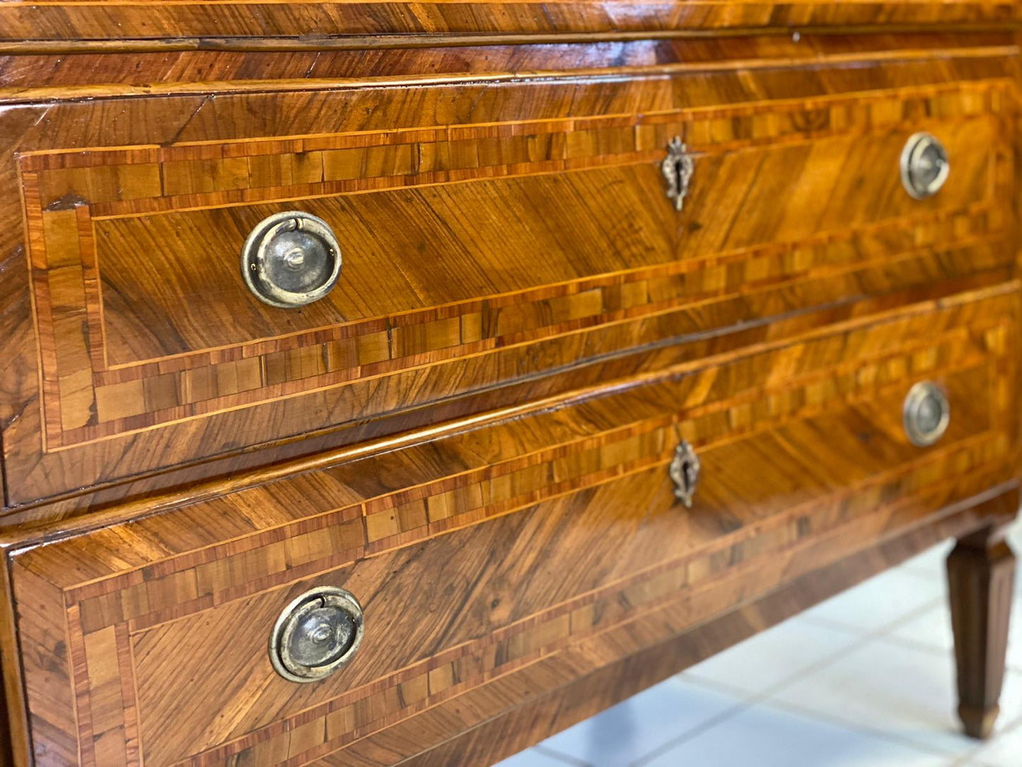 Cassettone Luigi XVI . Modena Reggio fine XVIII secolo