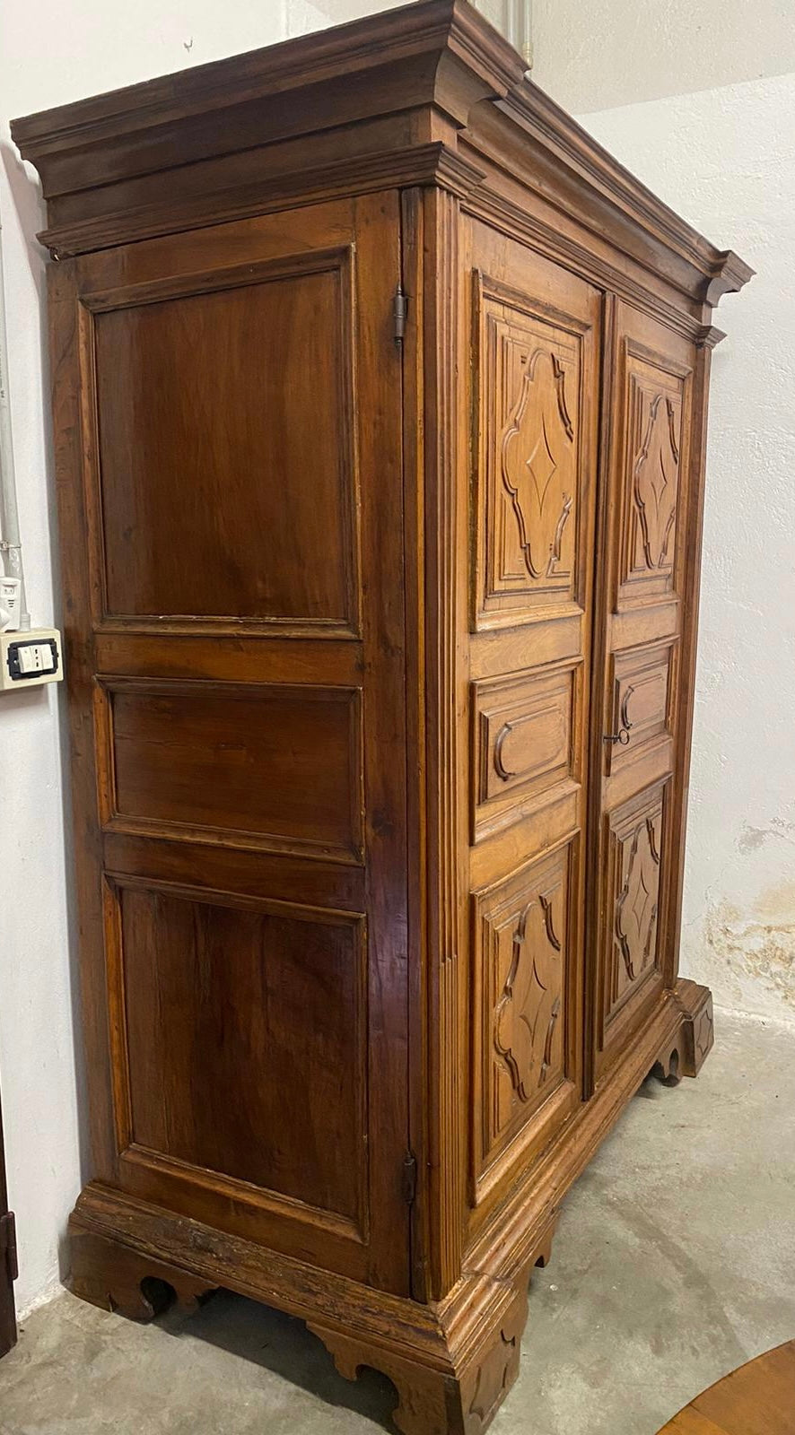 Carved walnut wardrobe. Genoa Louis XIV