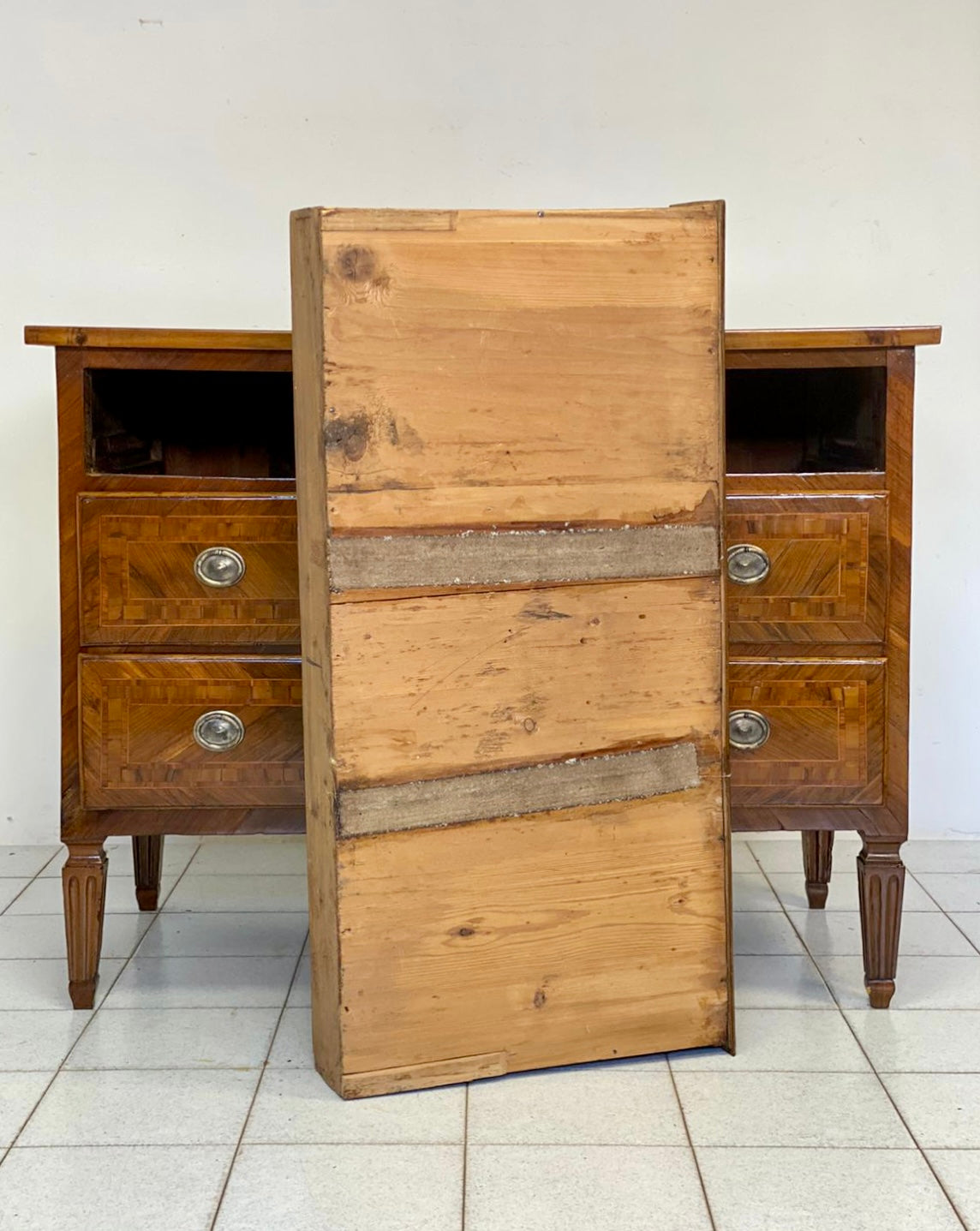 Cassettone Luigi XVI . Modena Reggio fine XVIII secolo