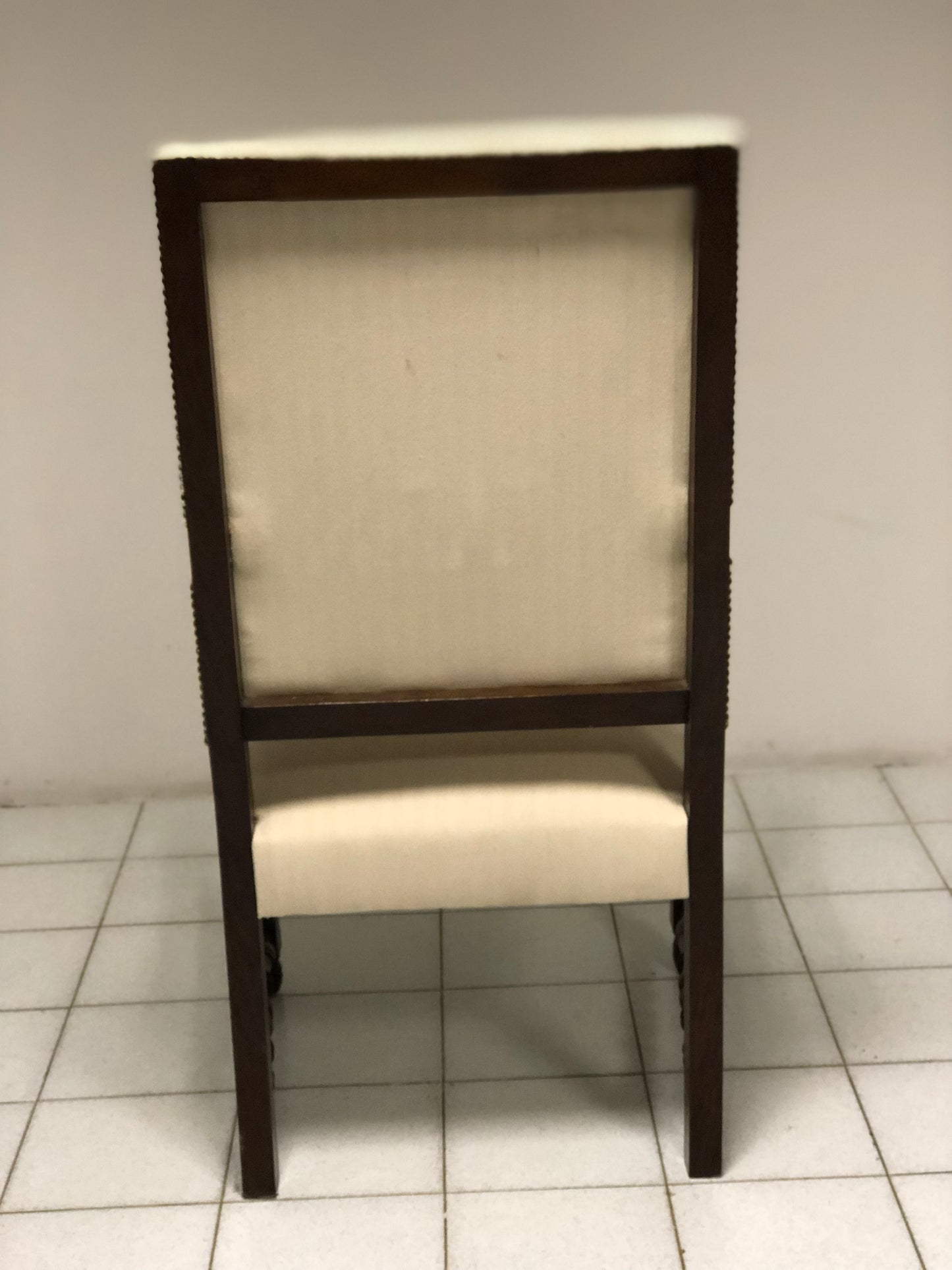Trono in noce a rocchetto