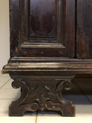 Armadio stipo lombardo. XVII secolo