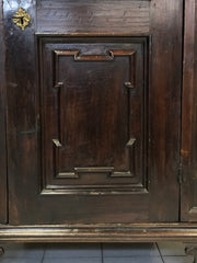 Armadio stipo lombardo. XVII secolo