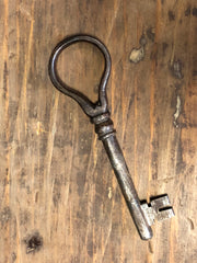 Armadio stipo lombardo. XVII secolo