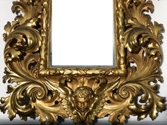 Specchiera a cartoccio in legno intagliato e dorato. Emilia fine XVII secolo