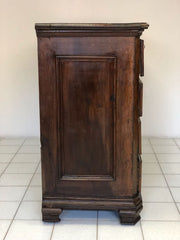 Canterano lombardo in noce. XVII secolo