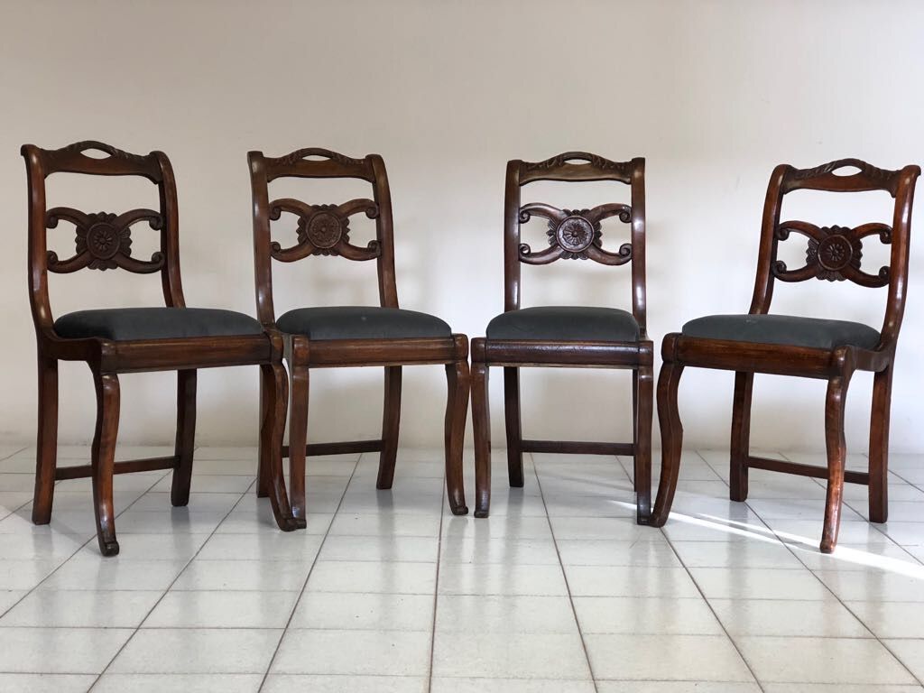 Gruppo di quattro sedie Lombarde in noce Carlo X