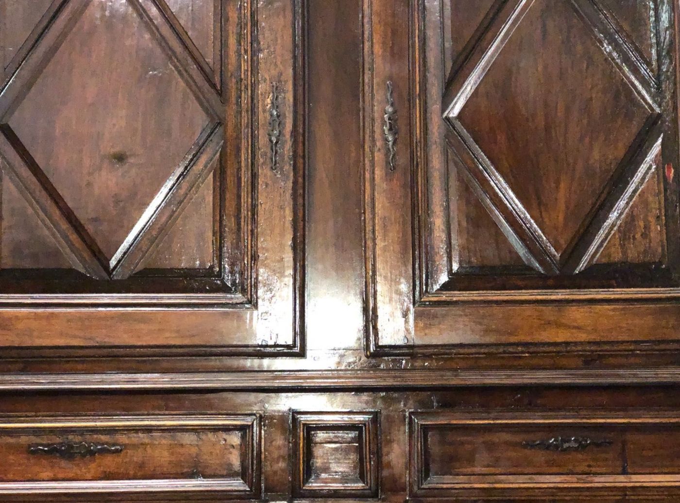 Double body walnut rectory. 17th century