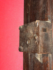 Canonica doppio corpo in noce . XVII secolo
