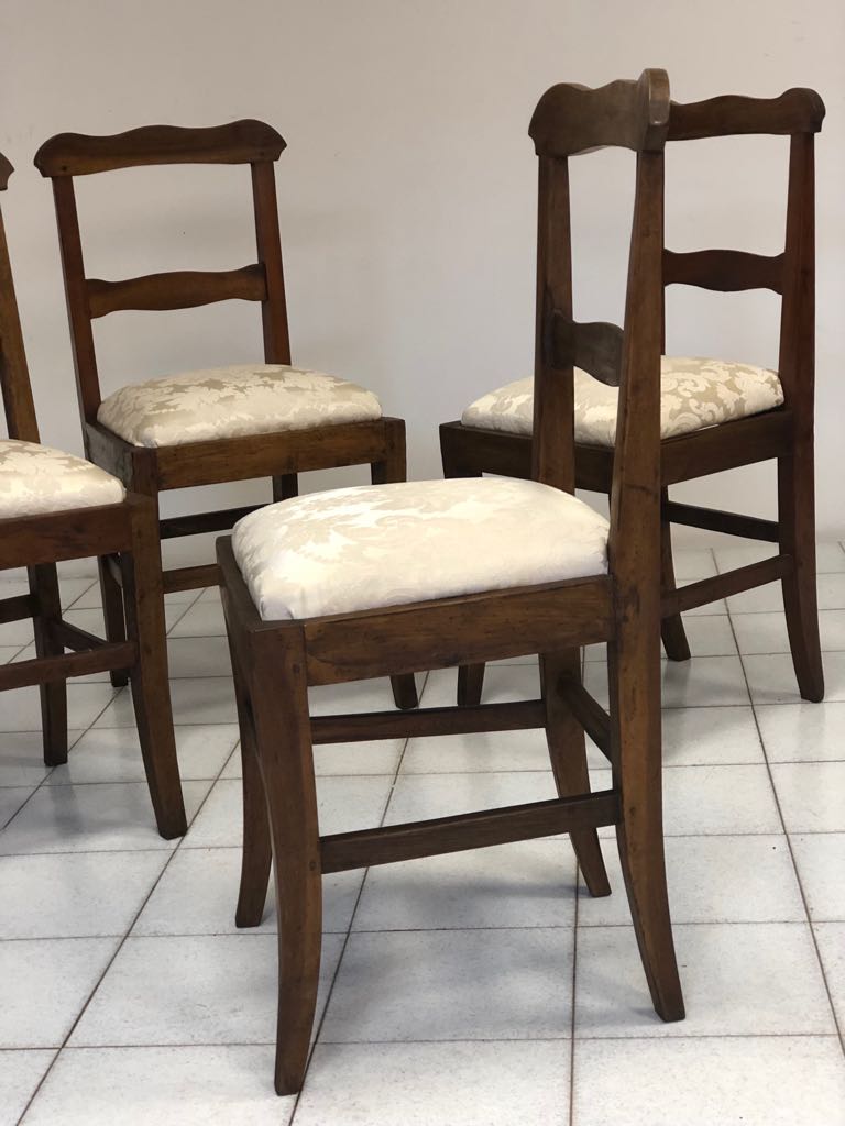 Quattro sedie in noce lombarde Carlo x