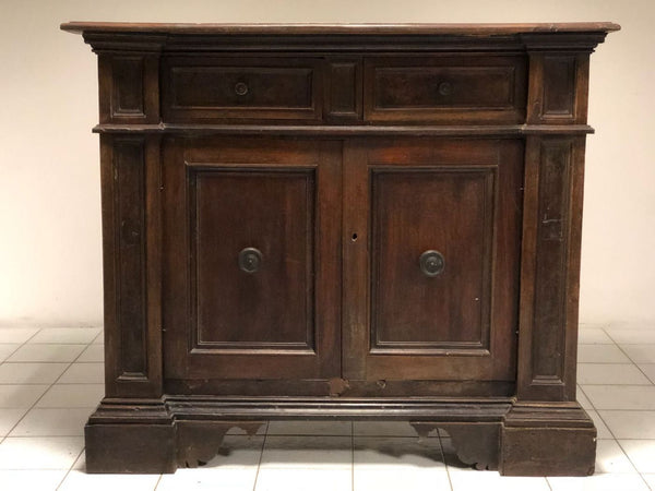 Credenza in noce e radica . Modena Bologna XVII secolo