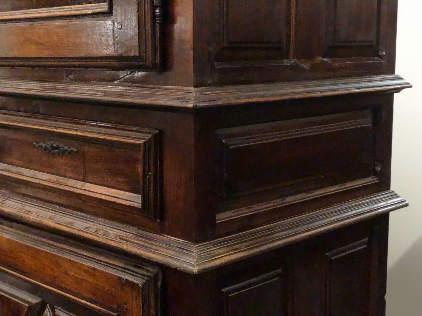 Double body walnut rectory. 17th century
