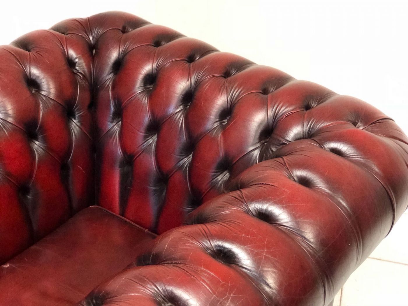 Poltrona inglese Chesterfield in cuoio