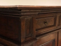 Credenza in noce e radica . Modena Bologna XVII secolo