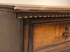 Canterano in noce intarsiato . Verona XVII secolo