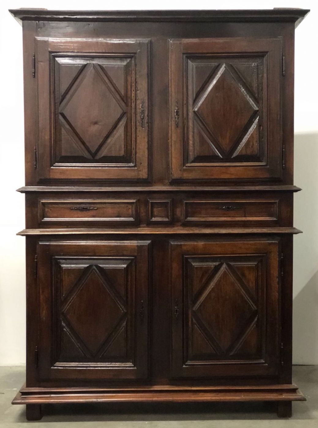 Double body walnut rectory. 17th century