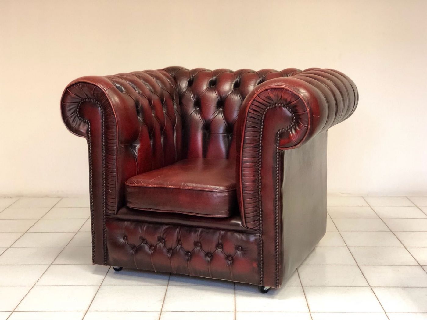 Poltrona inglese Chesterfield in cuoio