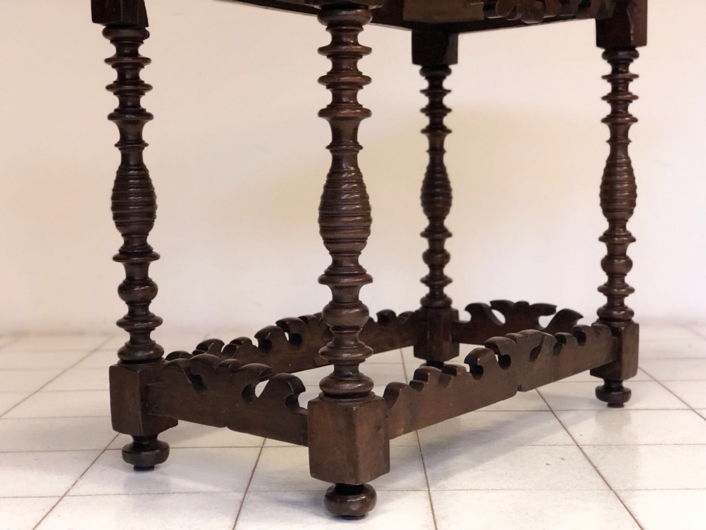 Walnut reel table. 18th century