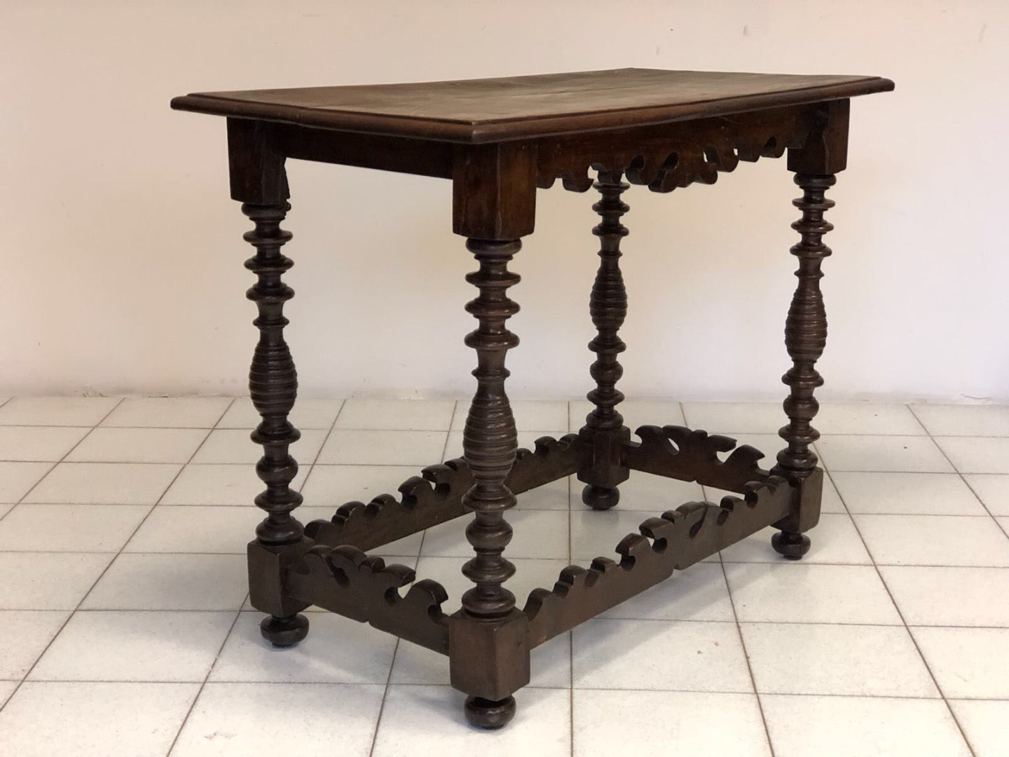 Walnut reel table. 18th century