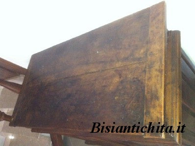 Credenza in noce epoca fine '600 primi '700 bugnata