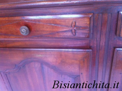 Credenza provenzale in ciliegio quattro porte