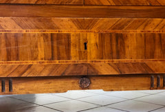 Cassettone Luigi XVI . Parma Piacenza. XVIII secolo