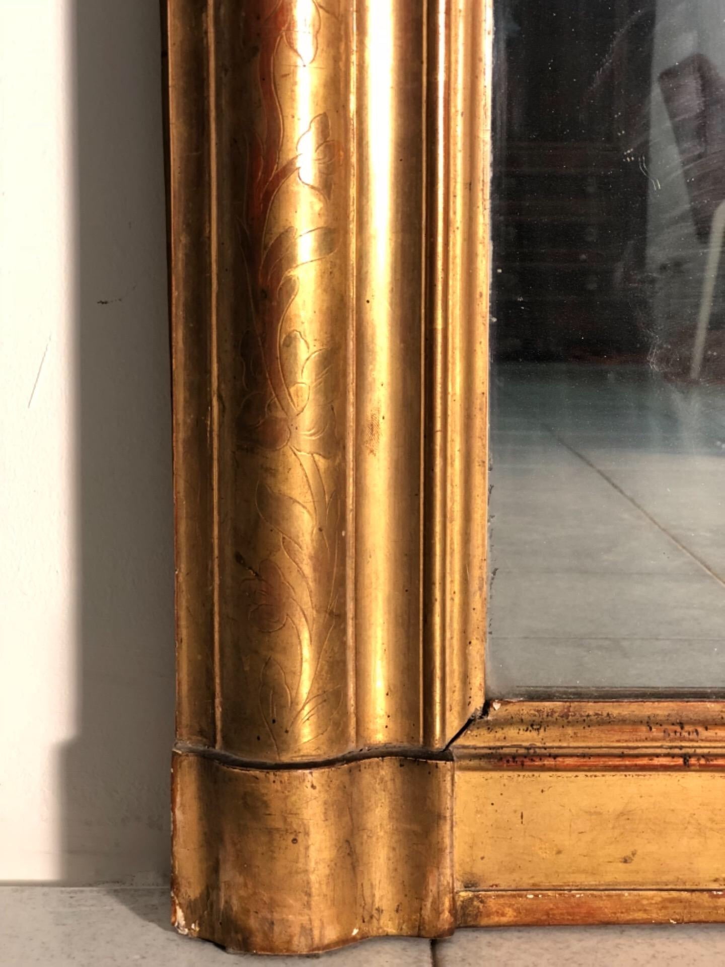 Specchiera caminiera in foglia oro