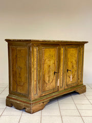 Credenza laccata dipinta. . Marche XVIII secolo