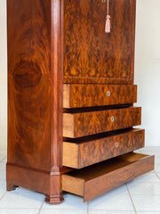 Secretaire in piuma di mogano . Metà XIX secolo ( restaurato)