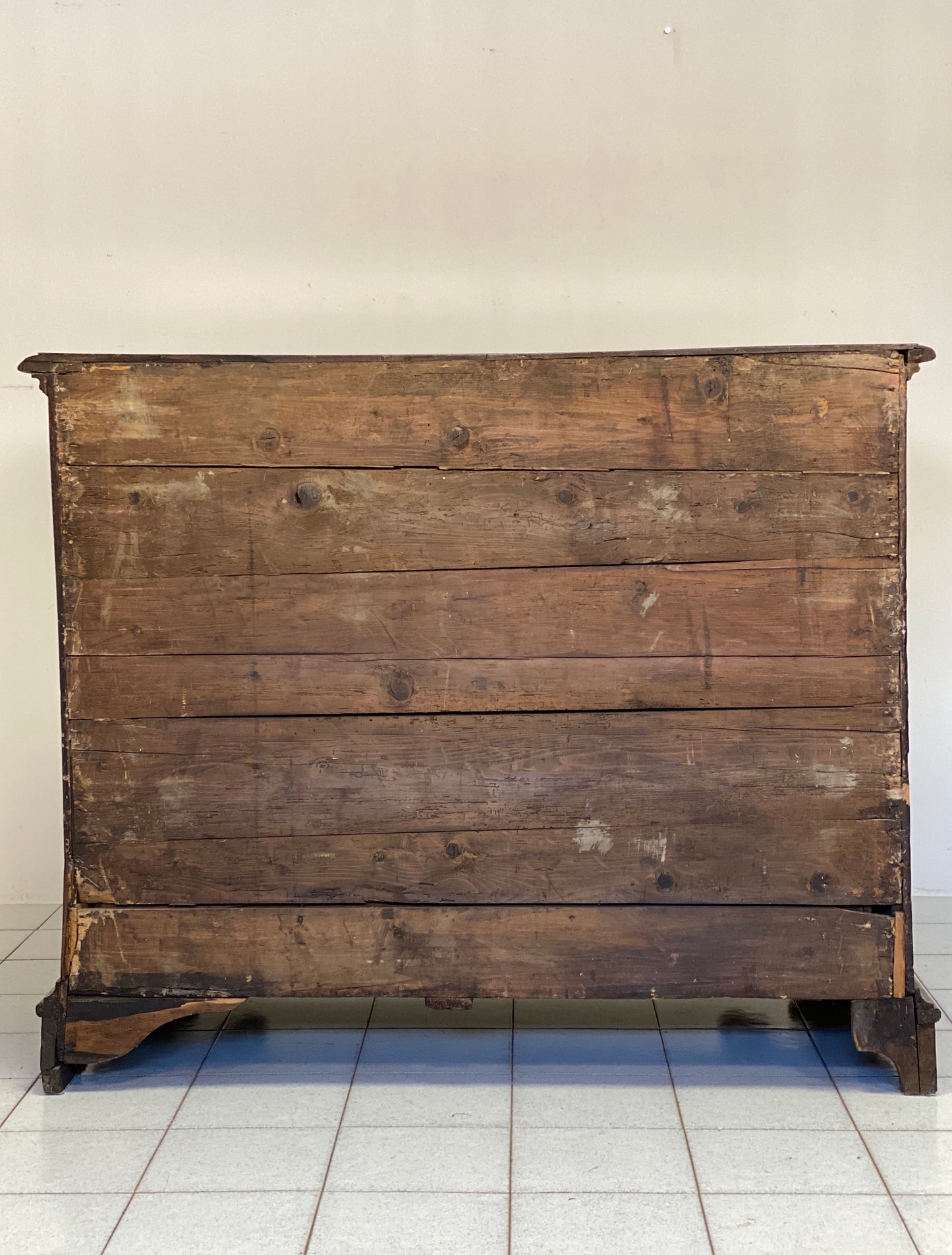 Lombard folding chest of drawers. 17th century