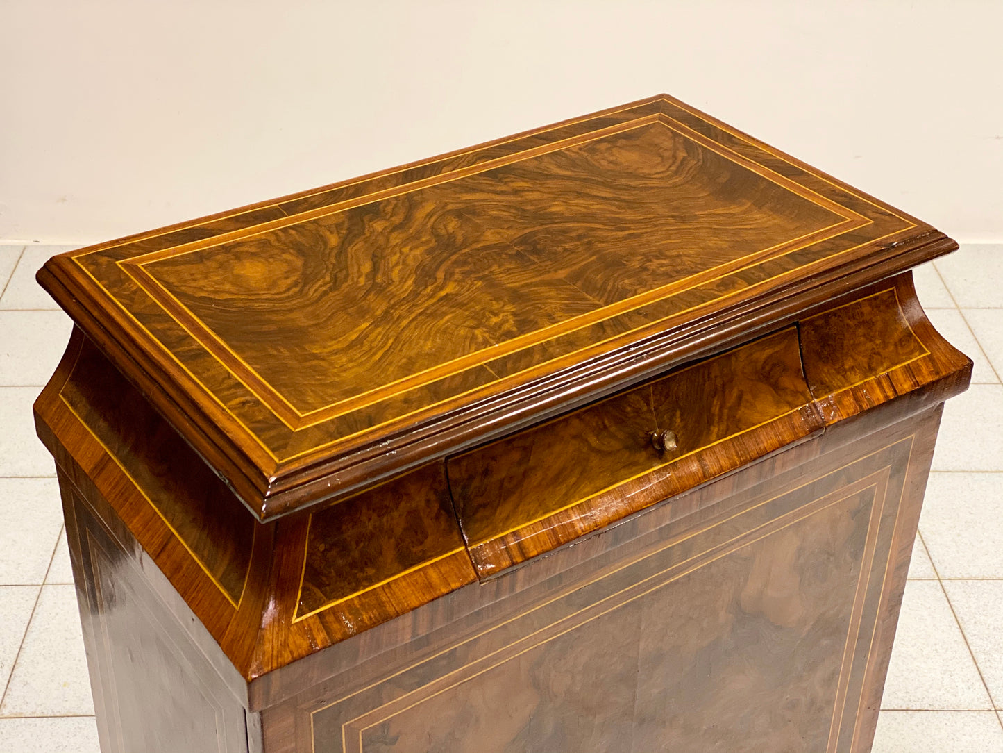 Credenza mobiletto radicato fine XIX secolo