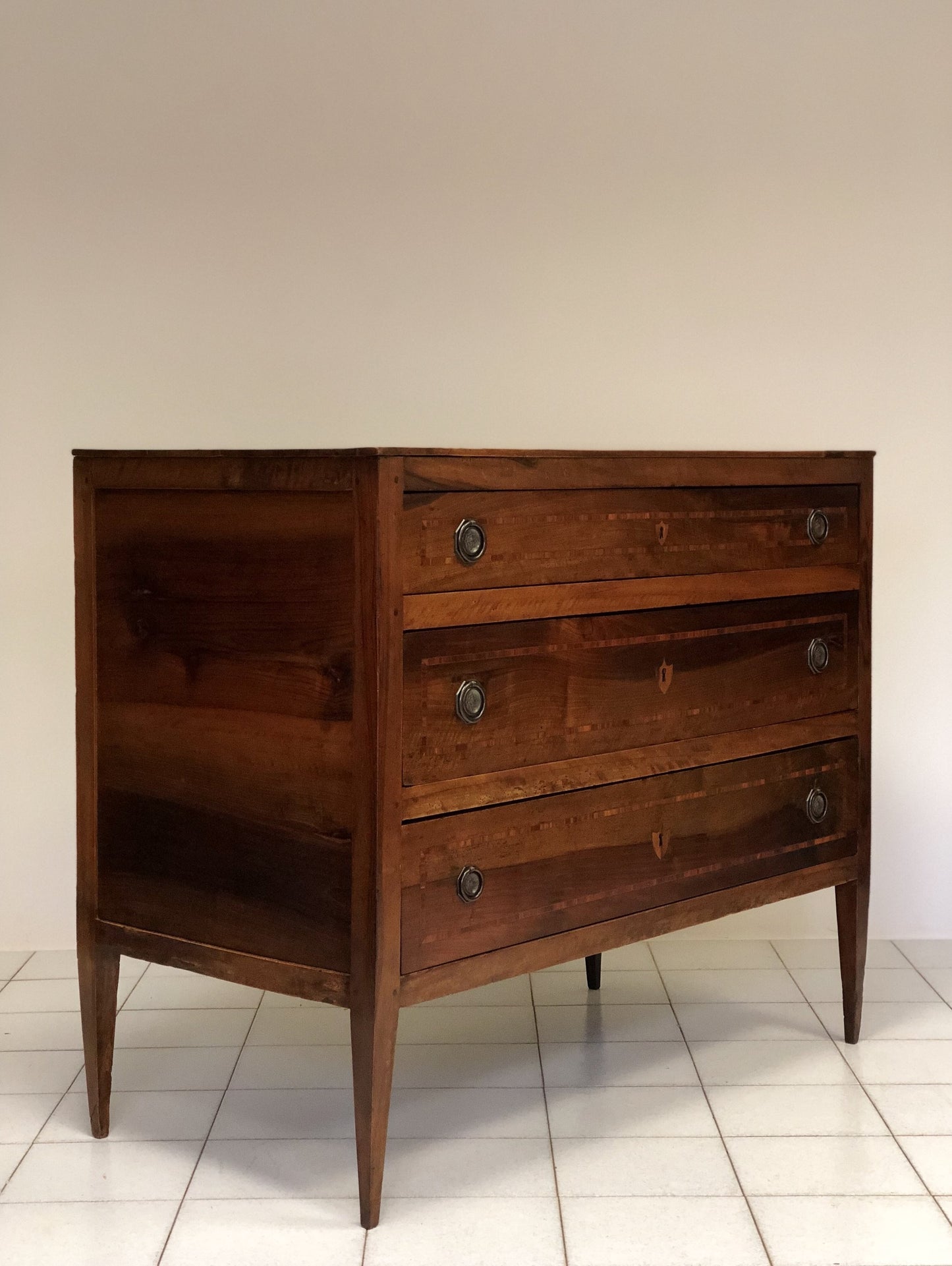 Lombard chest of drawers, Directory. 18th century