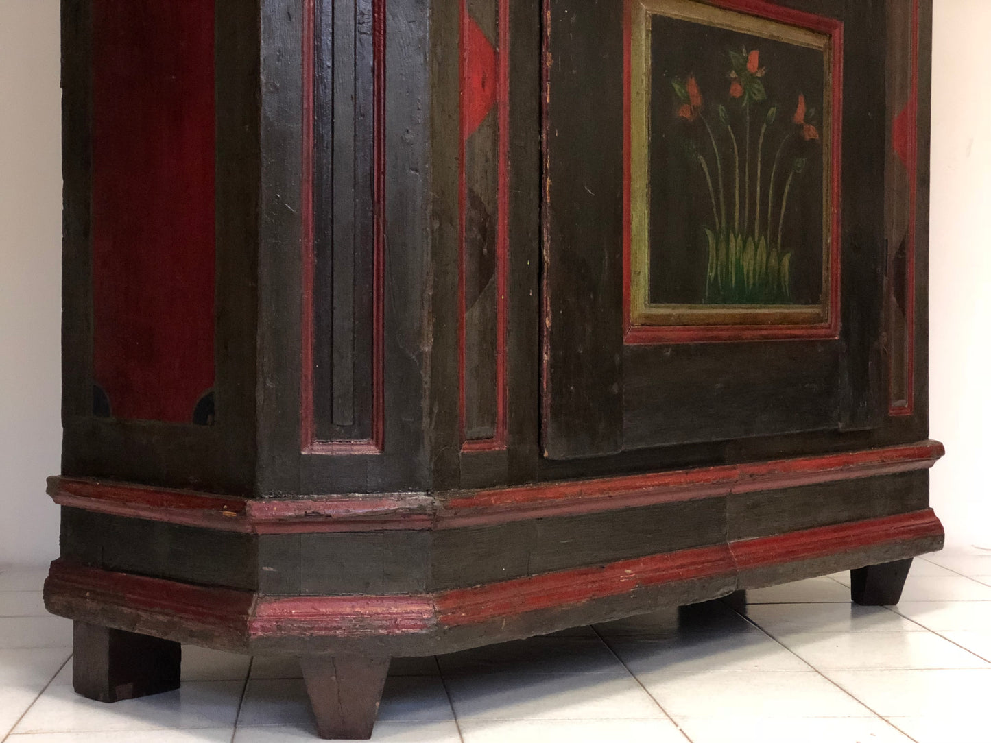Lacquered and painted corner wardrobe. 18th century