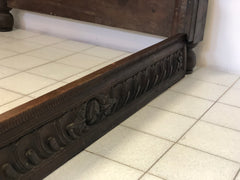 Letto lombardo in noce . XVI secolo