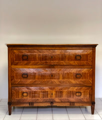 Cassettone Luigi XVI . Parma Piacenza. XVIII secolo