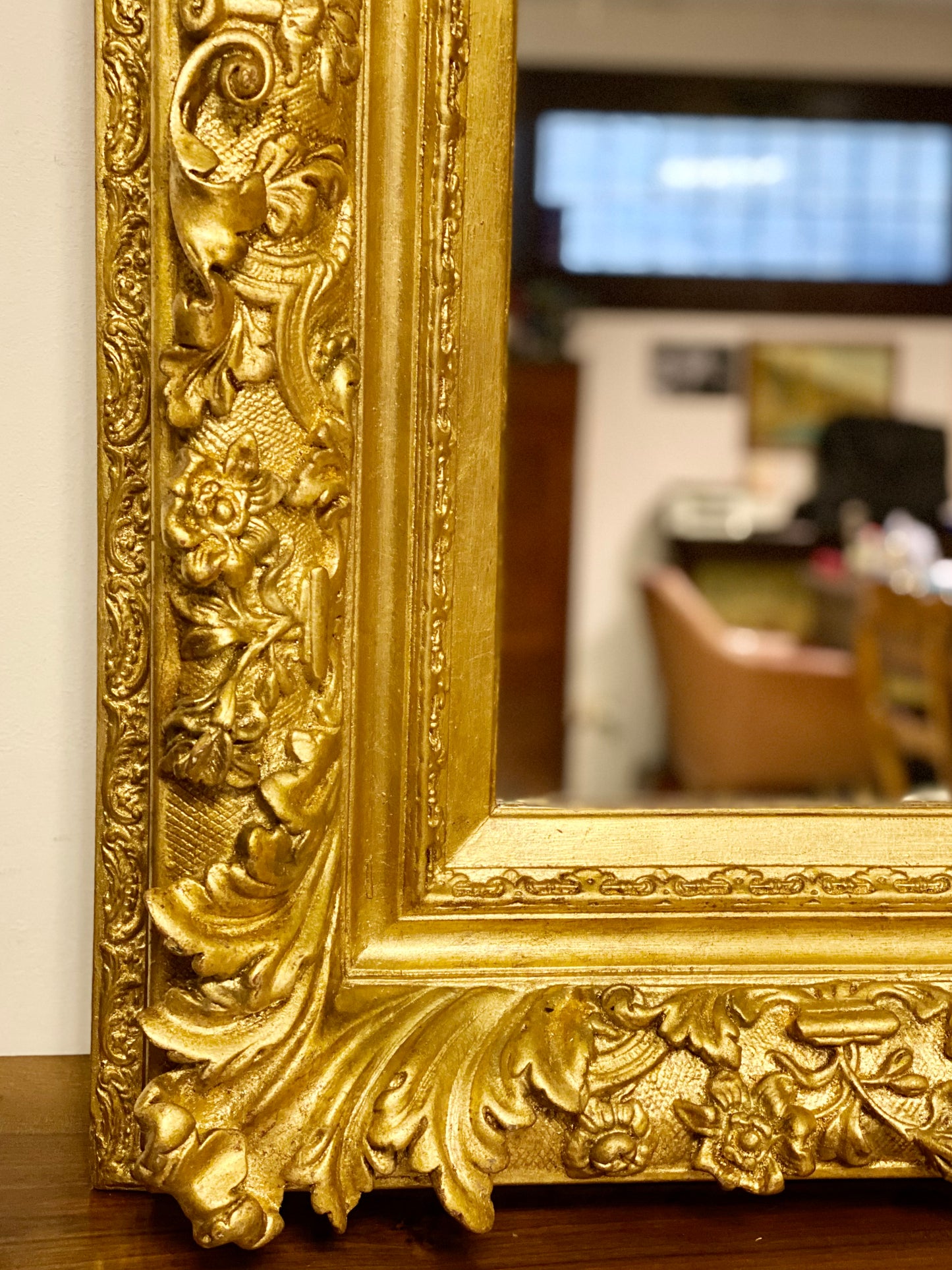 Specchiera in legno intagliato e dorato. Lombardia XIX secolo