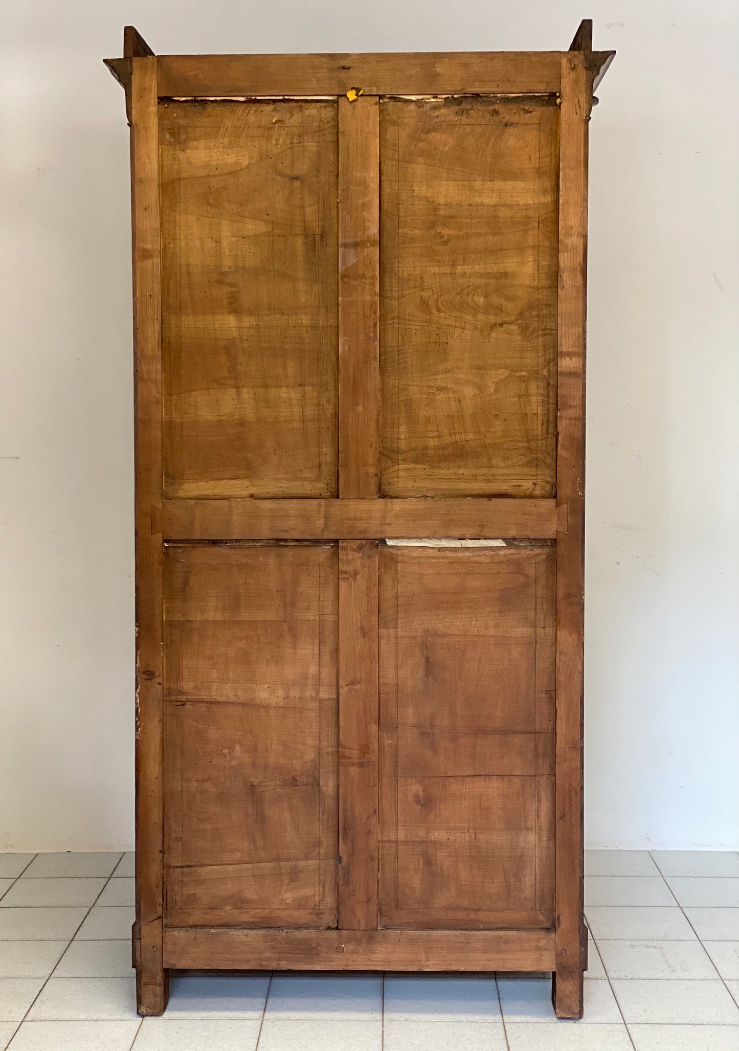Carlo X Lombard walnut display case. 19th century