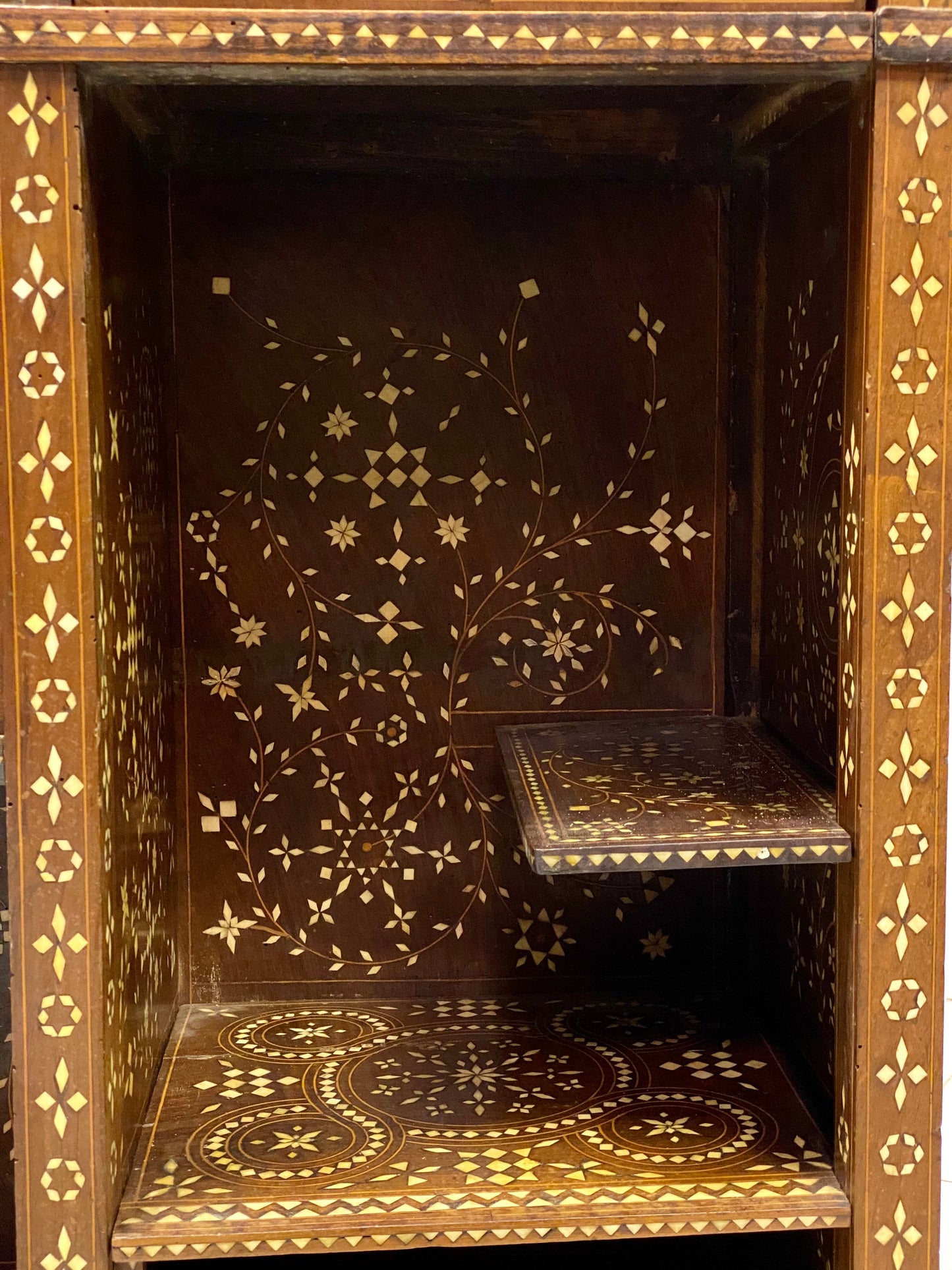 Credenza con poltroncina intarsiata alla maniera Adriano Brambilla fine XIX secolo