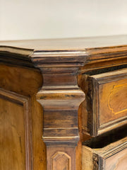 Canterano Lombardo in noce . Milano XVII secolo
